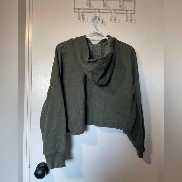 Cropped Sweater - Picture 3 of 3